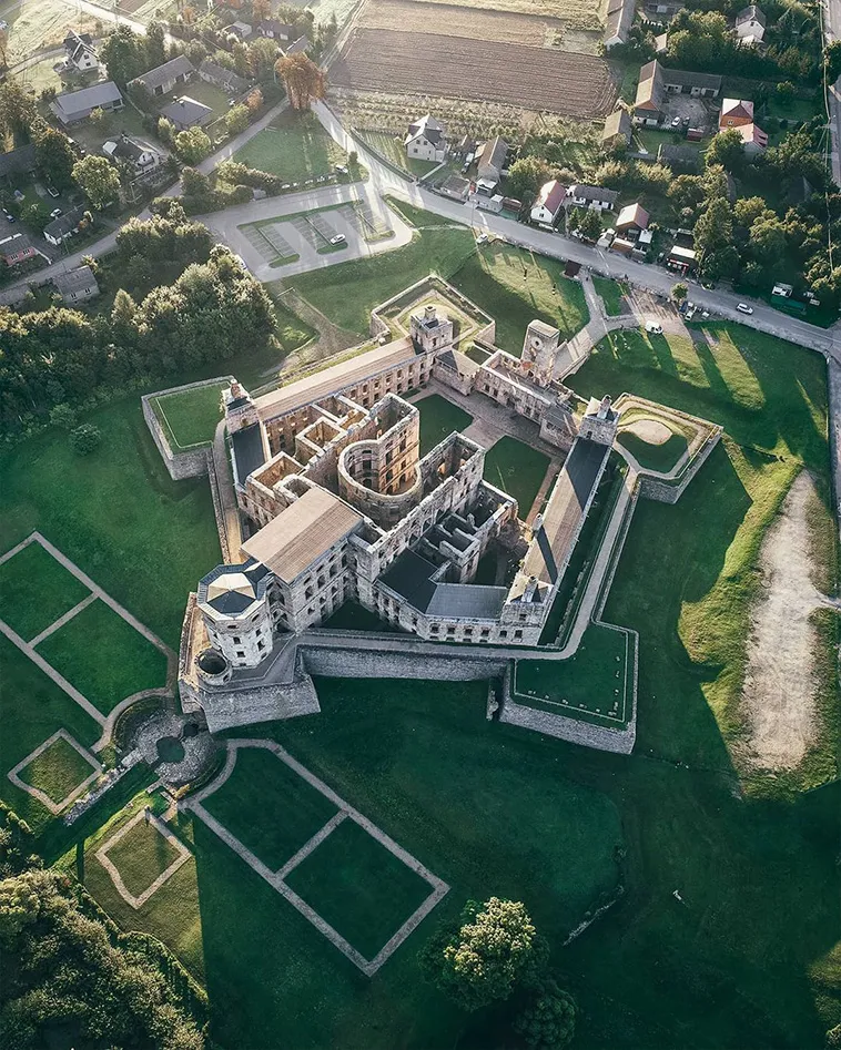 Unveil 22 fairytale-like castles worldwide, from Lichtenstein to Peles. Explore enchanting architecture, rich history, and captivating legends. Join our virtual journey now! #HistoricFortresses #ArchitecturalWonders #CastleTourism