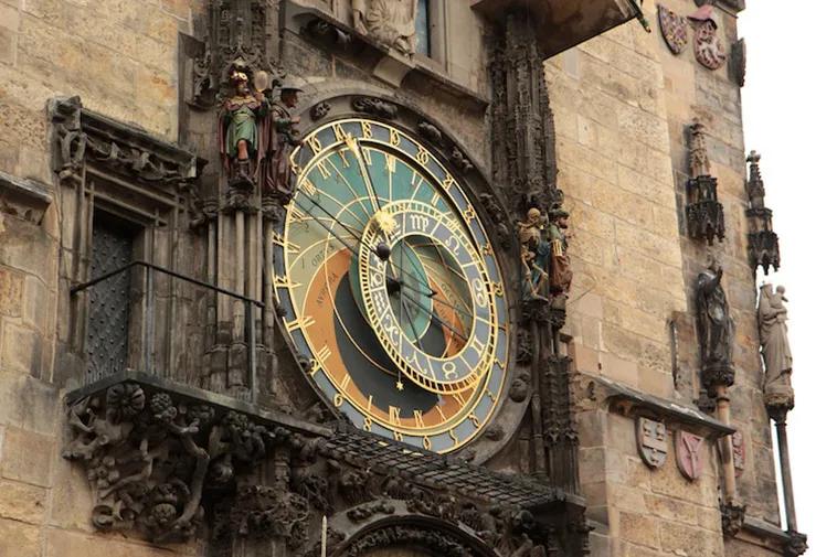 Prague’s Ancient Jewel: A 600-Year-Old Medieval Astronomical Clock Still Ticking with Impressive Performance