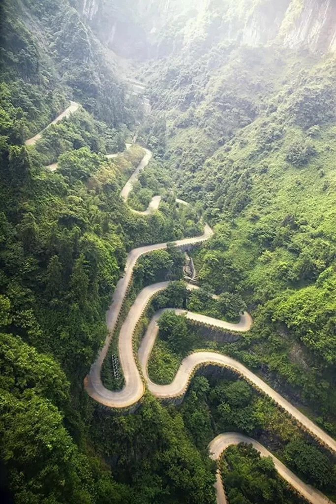 Explore the Top 10 Most Dangerous Roads in the World - Discover thrilling journeys and breathtaking views on these dangerous routes. Get ready for an adventure of a lifetime!