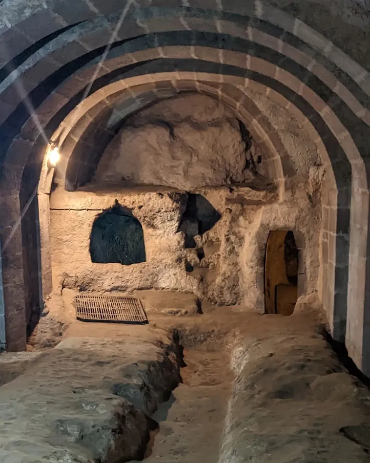 Explore the mysteries of Derinkuyu, the largest underground city housing 20,000 people. Delve into its rich history and ingenious design. Unearth a hidden world beneath Cappadocia's enchanting landscape.