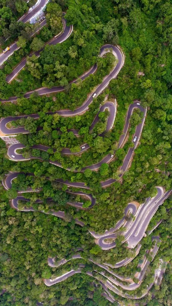 Explore the Top 10 Most Dangerous Roads in the World - Discover thrilling journeys and breathtaking views on these dangerous routes. Get ready for an adventure of a lifetime!